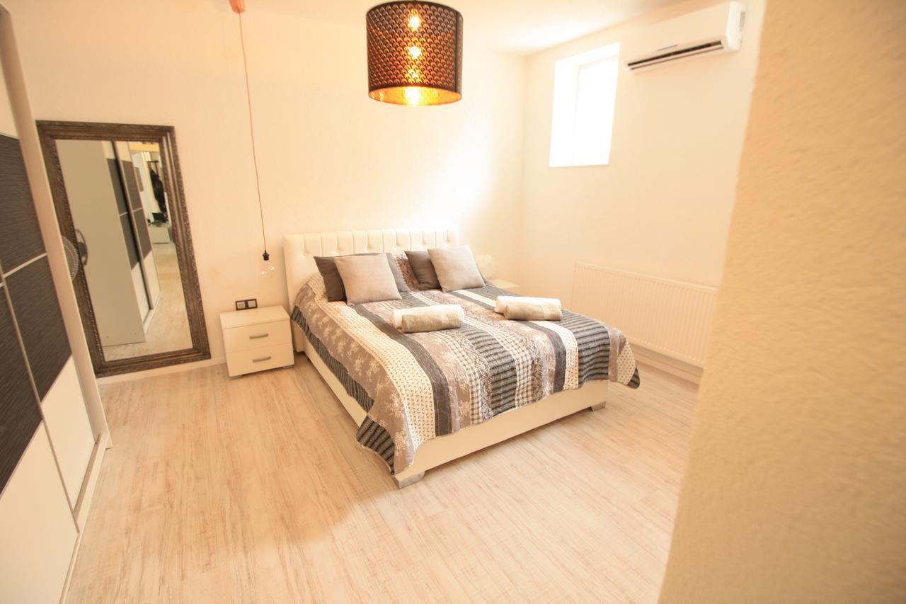 Apartment Marijin Dvor Deluxe Сараево Екстериор снимка